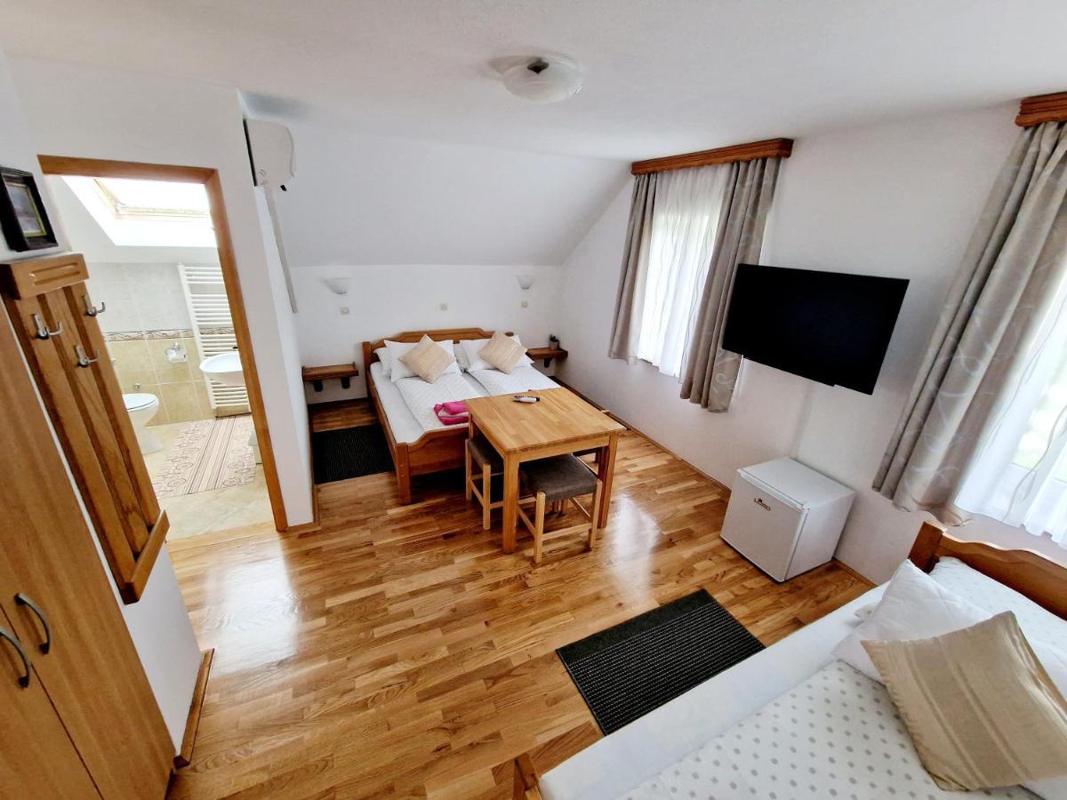 Nočitev z zajtrkom House Ana