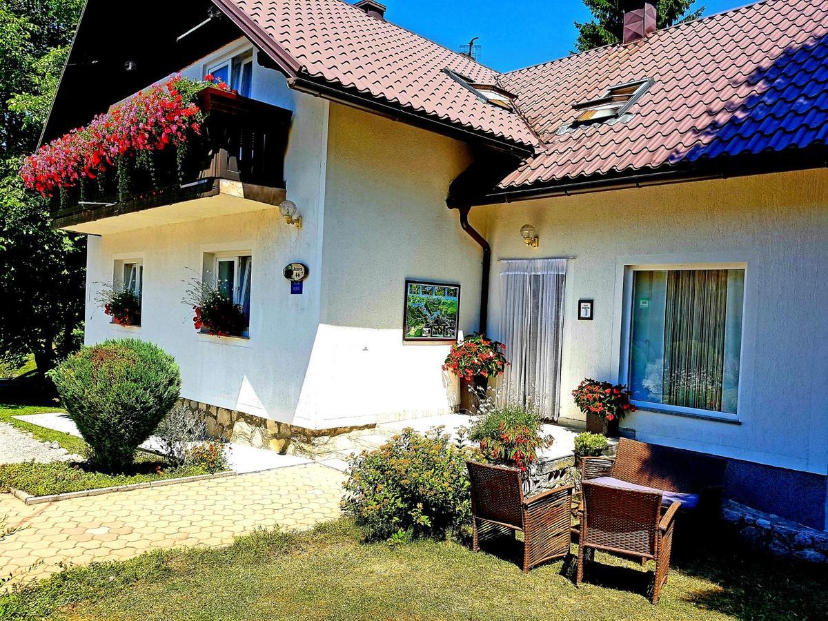 House Ana Nočitev z zajtrkom 3*